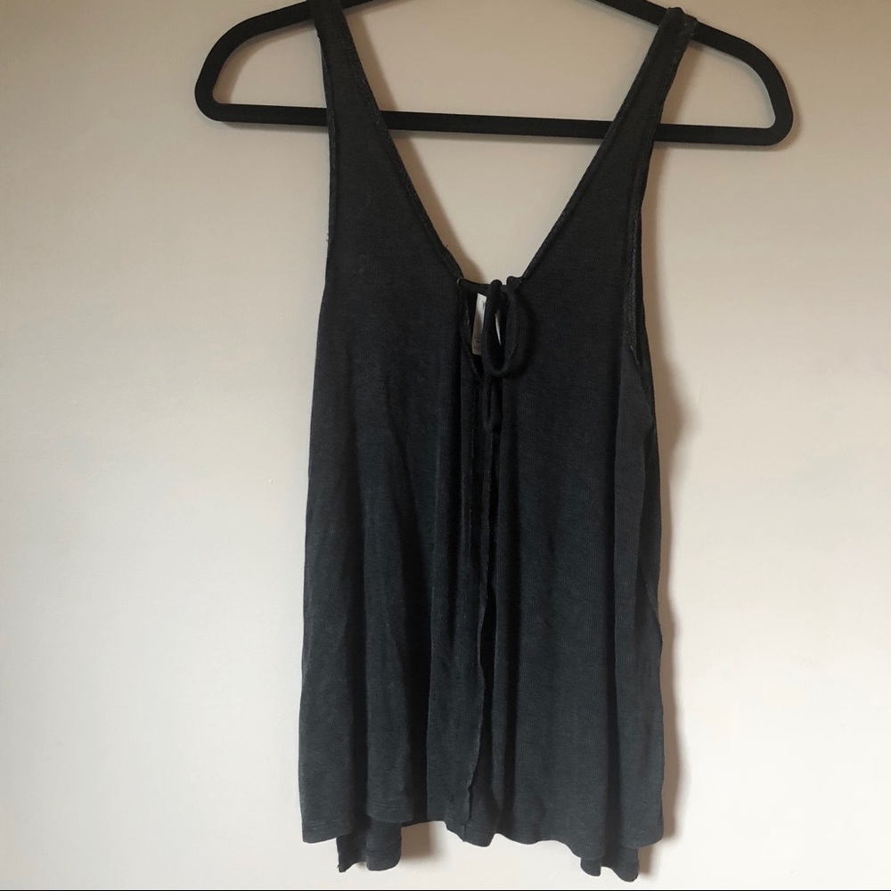 FREE PEOPLE - WE THE FREE CHARCOAL TIE FRONT TANK
